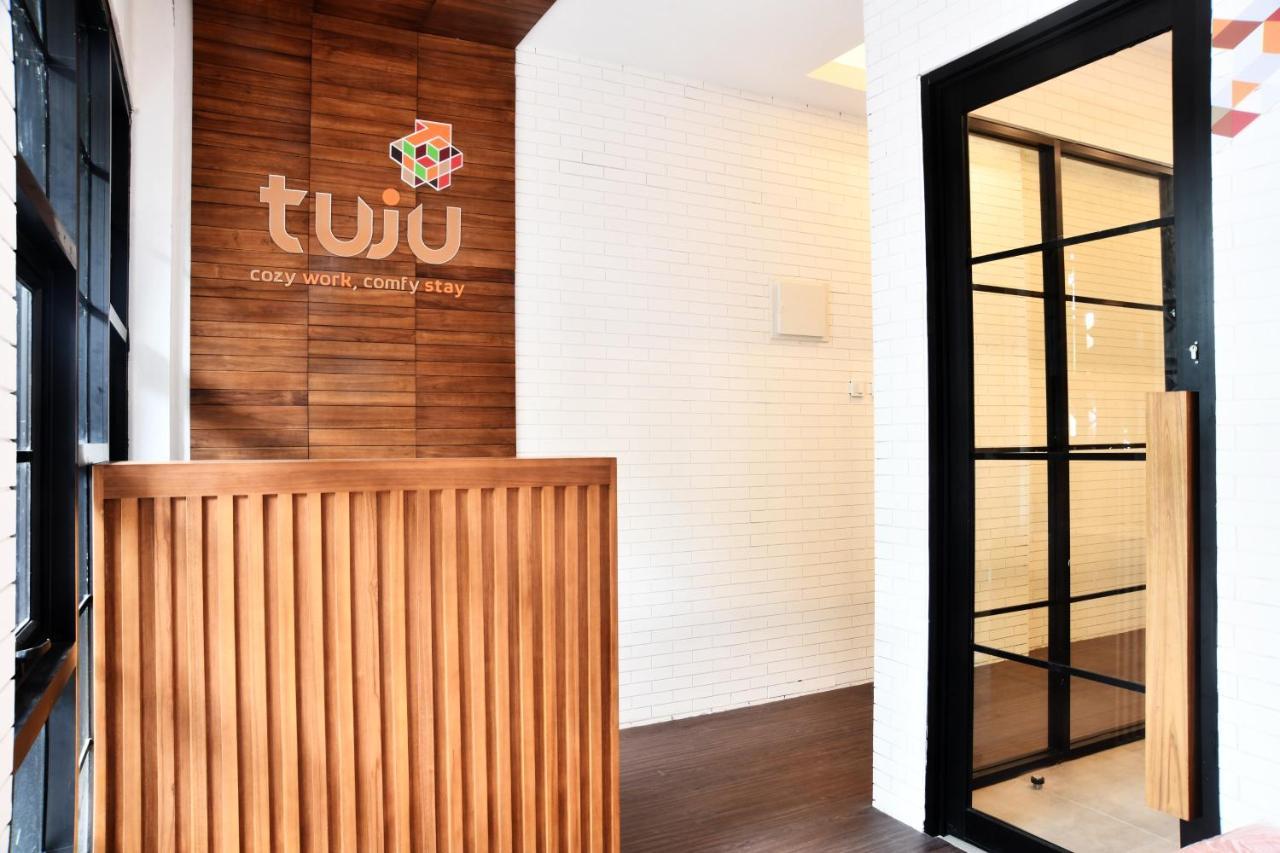 Tuju Arteri Pods Hostel Jakarta Exterior photo