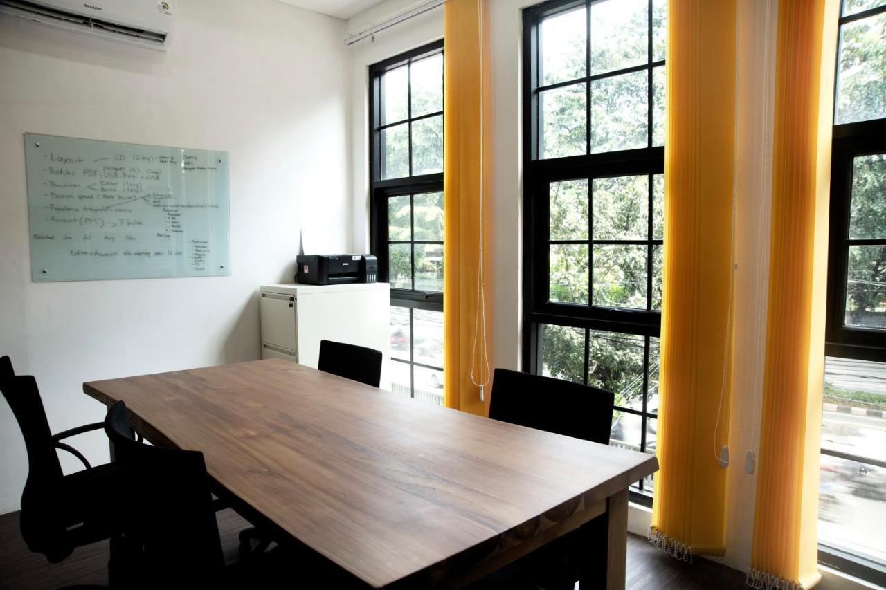 Tuju Arteri Pods Hostel Jakarta Exterior photo