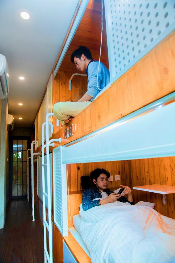 Tuju Arteri Pods Hostel Jakarta Exterior photo