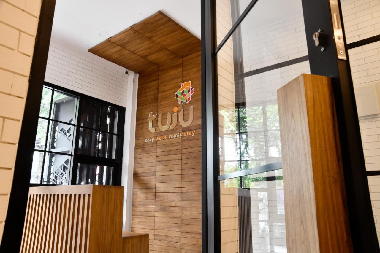 Tuju Arteri Pods Hostel Jakarta Exterior photo