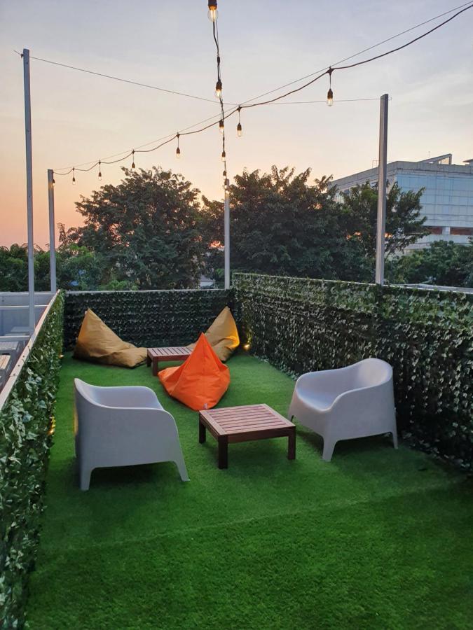 Tuju Arteri Pods Hostel Jakarta Exterior photo